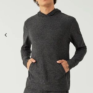 Men’s Large Outdoor Voices CloudKnit Hoodie in charcoal